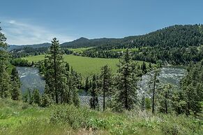 River Heights Home 3 Bedroom Cabin by RedAwning