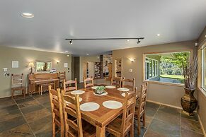 River Heights Home 3 Bedroom Cabin by RedAwning