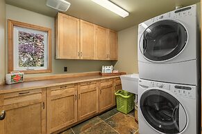 River Heights Home 3 Bedroom Cabin by RedAwning