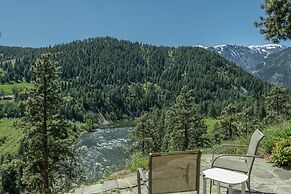 River Heights Home 3 Bedroom Cabin by RedAwning