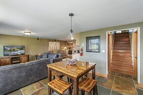 River Heights Home 3 Bedroom Cabin by RedAwning