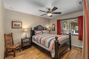 River Heights Home 3 Bedroom Cabin by RedAwning