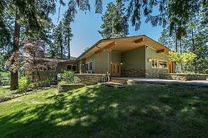 River Heights Home 3 Bedroom Cabin by RedAwning