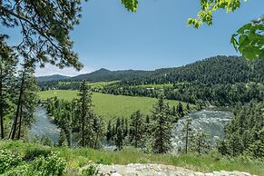 River Heights Home 3 Bedroom Cabin by RedAwning