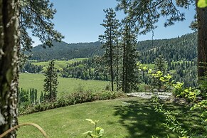 River Heights Home 3 Bedroom Cabin by RedAwning