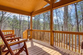 Hilltop Hideaway 3 Bedroom Cabin by RedAwning