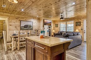 Hilltop Hideaway 3 Bedroom Cabin by RedAwning