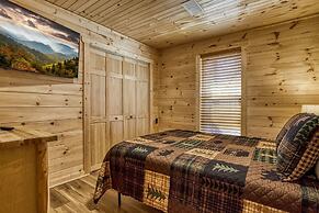 Hilltop Hideaway 3 Bedroom Cabin by RedAwning