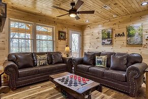 Hilltop Hideaway 3 Bedroom Cabin by RedAwning