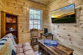 Hilltop Hideaway 3 Bedroom Cabin by RedAwning