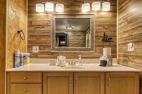 Hilltop Hideaway 3 Bedroom Cabin by RedAwning