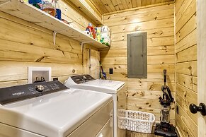 Hilltop Hideaway 3 Bedroom Cabin by RedAwning