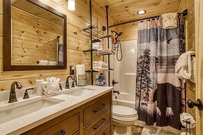 Hilltop Hideaway 3 Bedroom Cabin by RedAwning