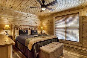 Hilltop Hideaway 3 Bedroom Cabin by RedAwning