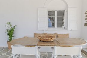 Anthemion Paros Villas & Suites