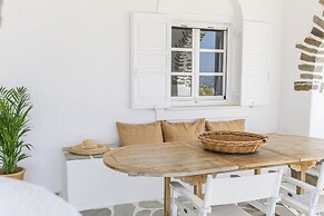 Anthemion Paros Villas & Suites