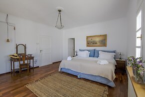 Anthemion Paros Villas & Suites