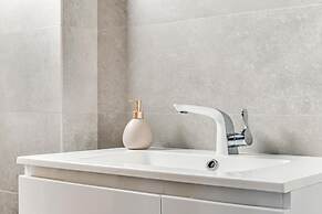 Phaedrus Living: City Center Sky Penthouse