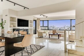 Phaedrus Living: City Center Sky Penthouse