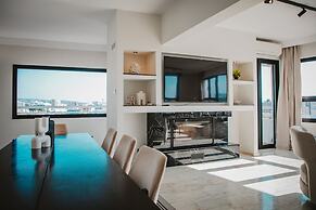 Phaedrus Living: City Center Sky Penthouse
