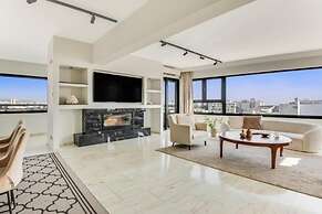 Phaedrus Living: City Center Sky Penthouse