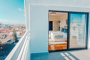 Phaedrus Living: City Center Sky Penthouse