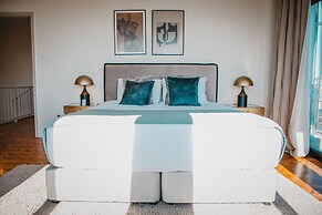 Phaedrus Living: City Center Sky Penthouse