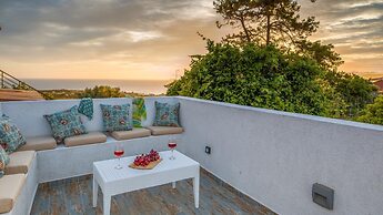 Arktos Sunset Villa