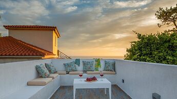 Arktos Sunset Villa