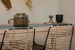 Pagrati Urban Oasis Getaway 2Bd Apt