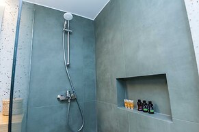 Pagrati Urban Oasis Getaway 2Bd Apt