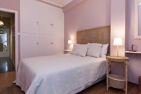 Pagrati Urban Oasis Getaway 2Bd Apt