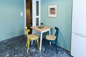 Pagrati Urban Oasis Getaway 2Bd Apt