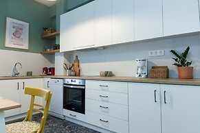 Pagrati Urban Oasis Getaway 2Bd Apt