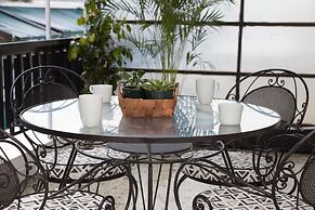 Pagrati Urban Oasis Getaway 2Bd Apt