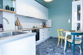 Pagrati Urban Oasis Getaway 2Bd Apt