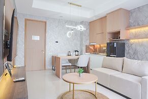 Comfort And Modern Look 2Br At 26Th Floor Samara Suites Apartment