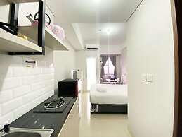 Homey And Warm Studio Transpark Juanda Bekasi Timur Apartment