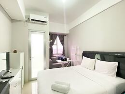 Homey And Warm Studio Transpark Juanda Bekasi Timur Apartment