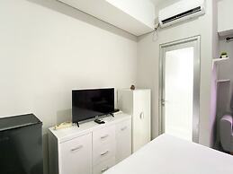 Homey And Warm Studio Transpark Juanda Bekasi Timur Apartment