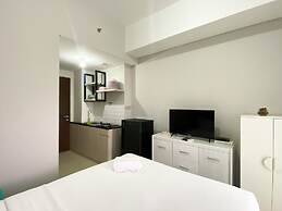 Homey And Warm Studio Transpark Juanda Bekasi Timur Apartment