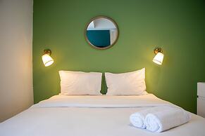 Well Appointed And Homey Studio At West Vista Apartment