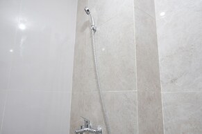 Fancy And Comfort Studio At Transpark Cibubur Apartment