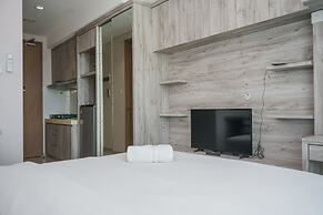 Minimalist And Nice Studio At Tree Park City Cikokol Apartment