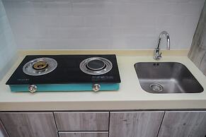 Minimalist And Nice Studio At Tree Park City Cikokol Apartment