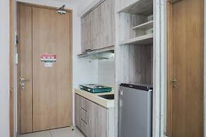 Minimalist And Nice Studio At Tree Park City Cikokol Apartment