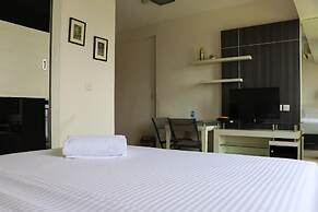 Comfort And Minimalist Studio At Maple Park Sunter Apartment