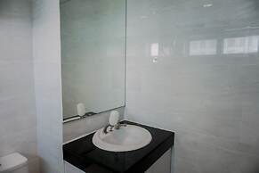 Stunning And Spacious 2Br Green Bay Condominium Apartment