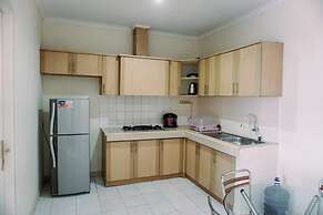 Elegant And Comfortable 2Br Puri Garden Apartment