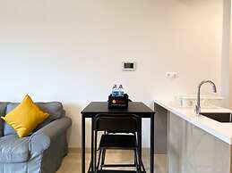 Elegant And Comfortable 1Br Apartment Arumaya Residence